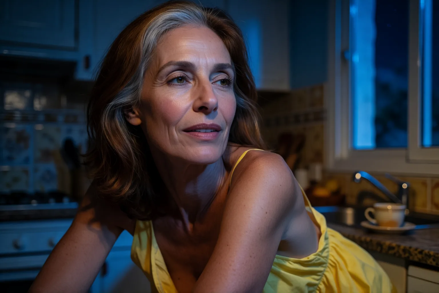 Escena 1 del relato: Mi vecina madura sabía lo de las bragas robadas